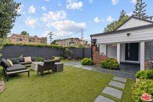 11525 Moorpark St in Los Angeles, CA - Building Photo