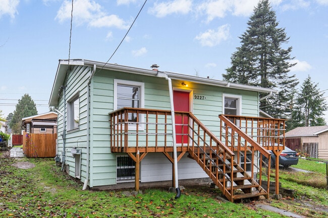9227 Evanston Ave N in Seattle, WA - Building Photo - Building Photo