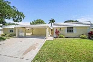 5869 Tidewood Ave in Sarasota, FL - Building Photo