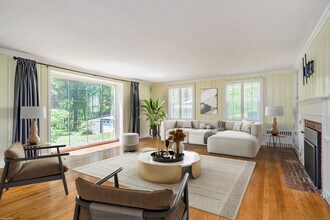 77 Crest Rd in Middlebury, CT - Building Photo - Building Photo