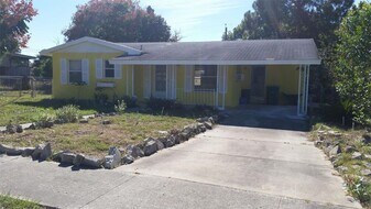 1110 Cobblestone Ave in Deltona, FL - Building Photo
