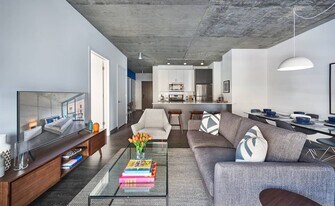 8 E Randolph St in Chicago, IL - Building Photo