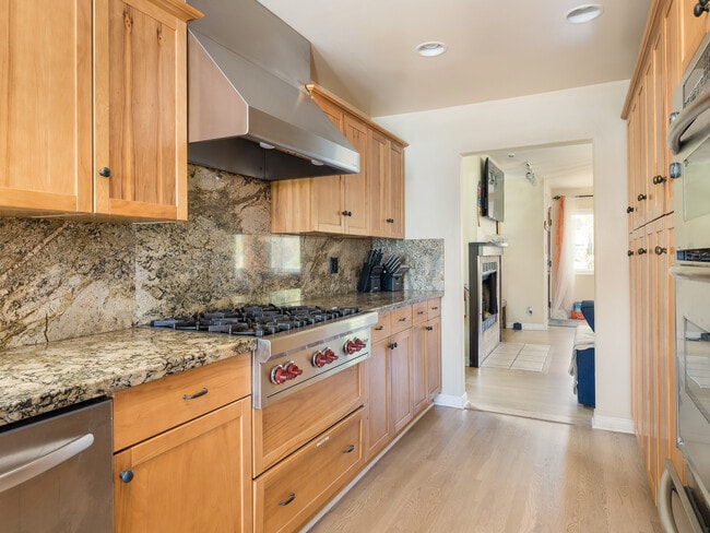 416 Virginia St in El Segundo, CA - Building Photo - Building Photo