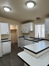 8276 24th St in White City, OR - Building Photo - Building Photo