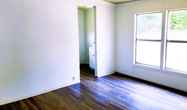 571 Cobb Dr in Jemison, AL - Foto de edificio - Building Photo