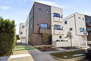 10908 Hesby St in Los Angeles, CA - Building Photo