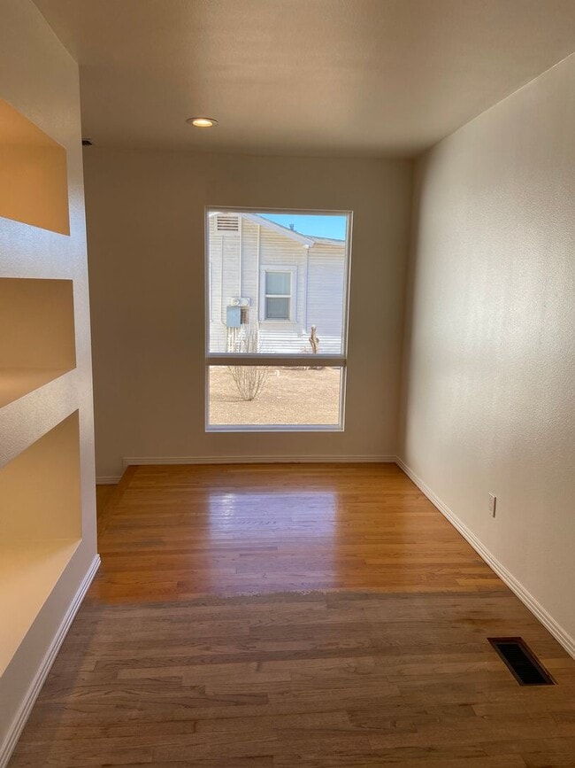 9234 S Alta Ave in Reedley, CA - Foto de edificio - Building Photo
