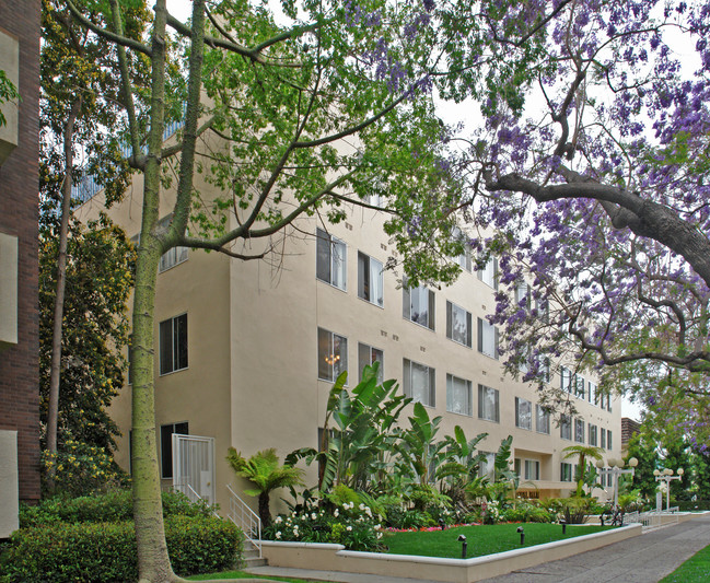 Royal Palm in Beverly Hills, CA - Foto de edificio - Building Photo