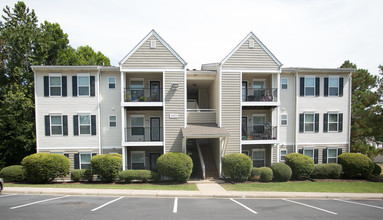 Rolling Meadows Apartments - Tax Credit in Williamsburg, VA - Foto de edificio - Building Photo