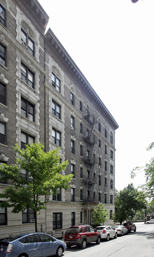 401 W 118th St in New York, NY - Building Photo - Building Photo