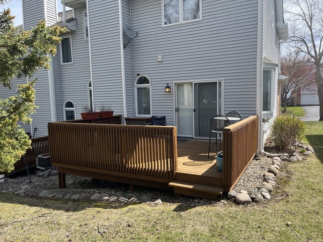 266 Charlotte Ct in Cary, IL - Building Photo - Building Photo