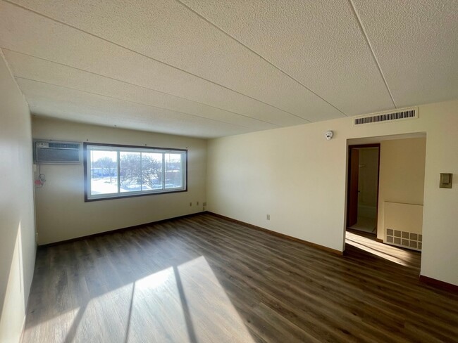 Eastwood Manors in Rochester, MN - Building Photo - Building Photo