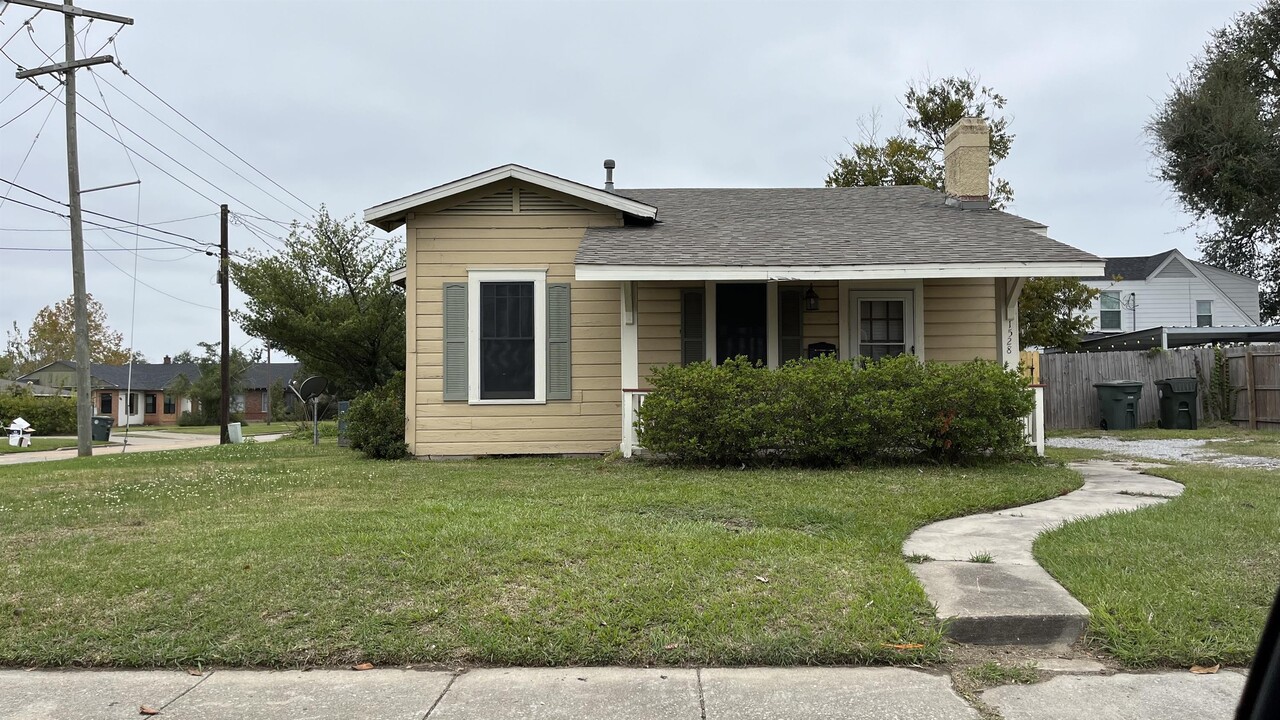 1528 Kirkman St in Lake Charles, LA - Building Photo