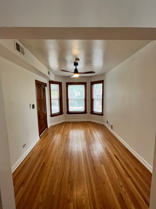 2440 N Harding Ave in Chicago, IL - Building Photo - Building Photo