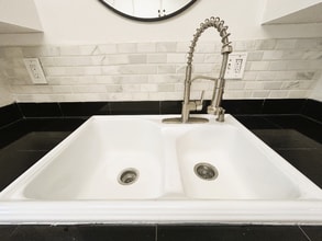 1040 W MacArthur Blvd in Santa Ana, CA - Building Photo - Building Photo