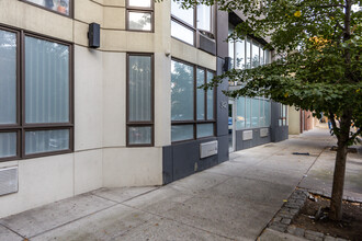 Conrad Condominium in New York, NY - Foto de edificio - Building Photo
