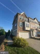 45029 Graduate Terrace in Ashburn, VA - Building Photo