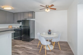Carmel Pointe in Sacramento, CA - Building Photo - Interior Photo