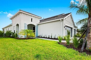 10112 Lake Wales Cir in Sarasota, FL - Building Photo