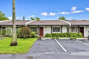 518 NE 199th Ln in Miami, FL - Building Photo