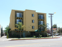 Villa Bella Apartments in Van Nuys, CA - Building Photo - Building Photo