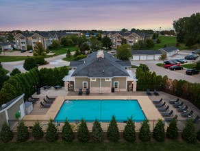 Alexis at Perry Pointe in Davenport, IA - Foto de edificio - Building Photo