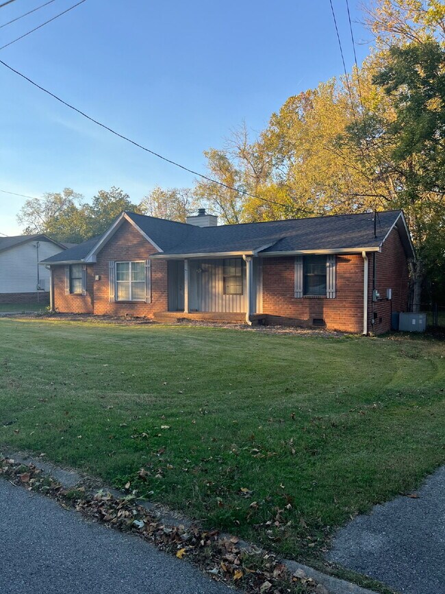 665 Dutchmans Dr in Nashville, TN - Building Photo - Building Photo