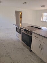 770 NE 38th St in Oakland Park, FL - Building Photo - Building Photo