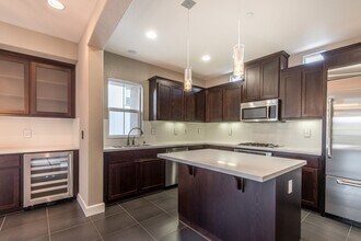 465 Magritte Way in Mountain View, CA - Building Photo - Building Photo