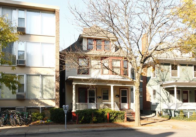 330 Thompson St in Ann Arbor, MI - Foto de edificio - Building Photo