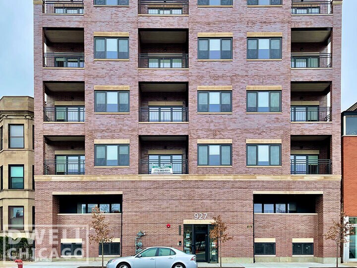 915 W Irving Park Rd, Unit 1 in Chicago, IL - Building Photo