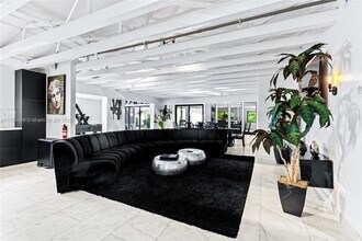 1061 NW N River Dr in Miami, FL - Building Photo - Building Photo