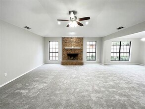 4021 Morman Ln in Addison, TX - Foto de edificio - Building Photo