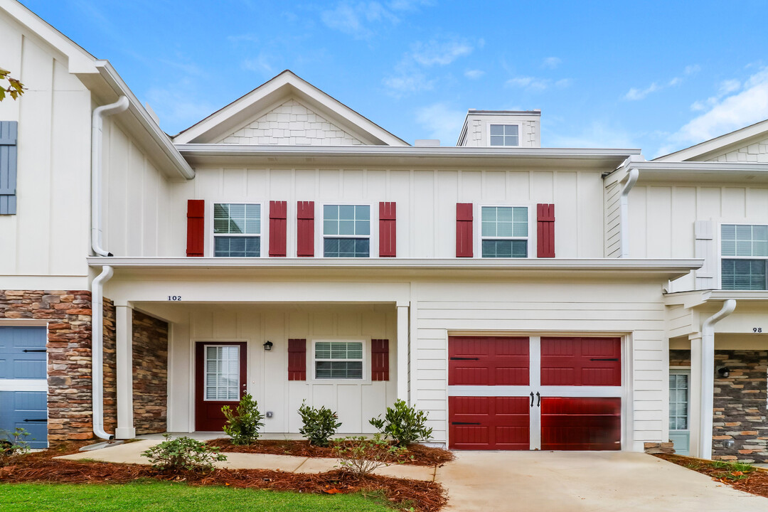 102 Riley Cir in Dawsonville, GA - Foto de edificio