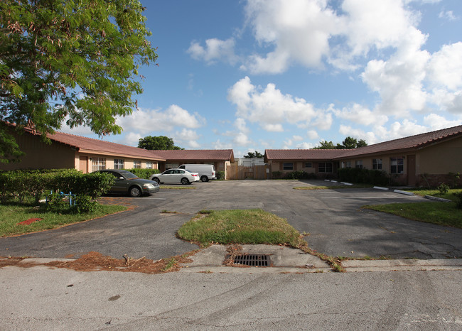 10551 NW 45th St in Coral Springs, FL - Building Photo - Building Photo