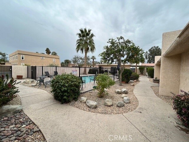 73740 Santa Rosa Way, Unit E in Palm Desert, CA - Foto de edificio - Building Photo