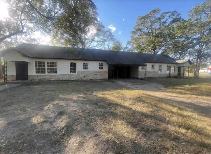 2404 S Walnut St in Pine Bluff, AR - Foto de edificio