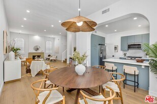 14234 Dickens St in Los Angeles, CA - Building Photo