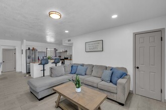 8142 Cook Dr in El Paso, TX - Foto de edificio - Building Photo