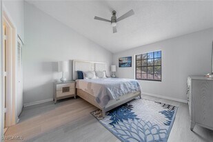 820 Meadowland Dr in Naples, FL - Building Photo