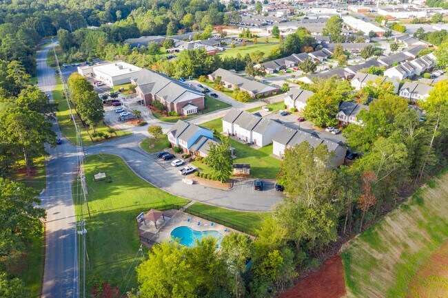 Collins Pointe Apartments in Cartersville, GA - Foto de edificio - Building Photo
