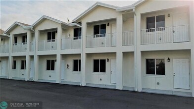 2324 Johnson St-Unit -4 in Hollywood, FL - Building Photo - Building Photo