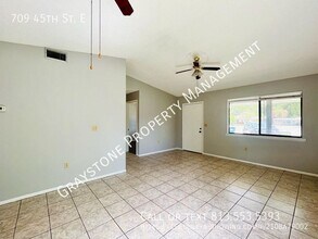 709 45th St E in Palmetto, FL - Building Photo - Building Photo