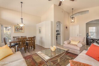 16118 W Vale Dr in Goodyear, AZ - Foto de edificio - Building Photo