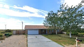 10648 Peach Ave in California City, CA - Building Photo