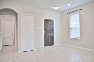 31619 Heguy Pass in Fulshear, TX - Foto de edificio - Building Photo