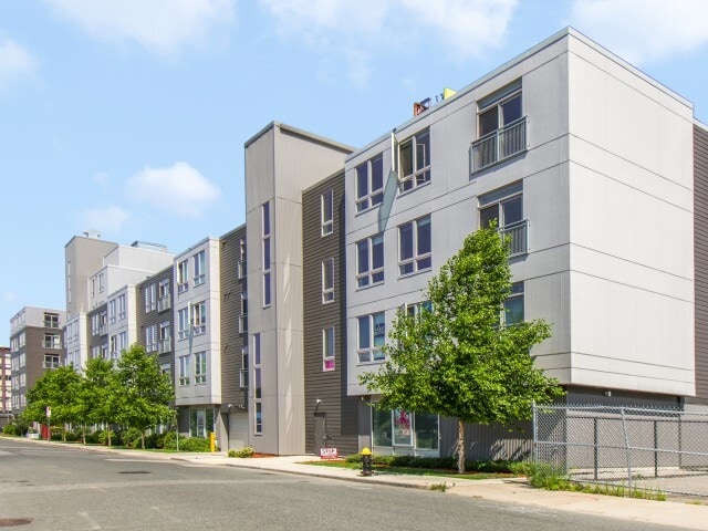 75 Braintree St in Boston, MA - Foto de edificio - Building Photo