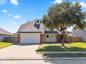 1023 Santa Fe Ct in Rosenberg, TX - Building Photo