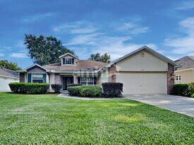 1033 Legends Pass Dr in Valrico, FL - Building Photo
