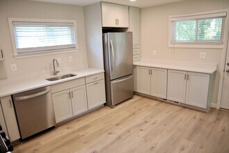 302 Broadwood Dr in Rockville, MD - Building Photo - Building Photo